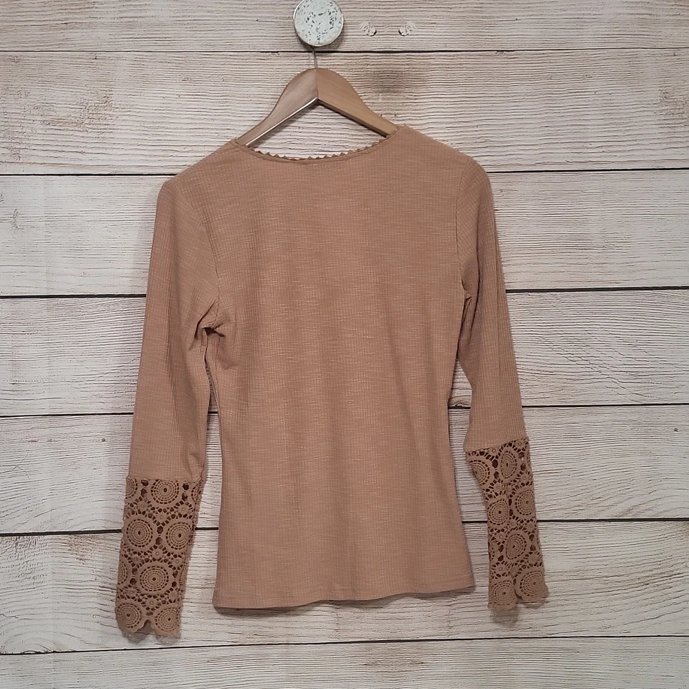 NWT Fashion Women's Small Ribbed Embroidered Long Sleeve Tan Top